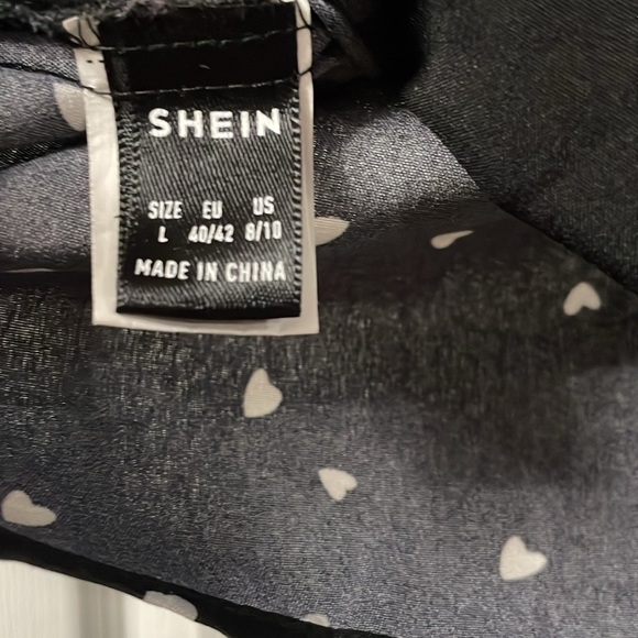 ❤️ 5/$25 - SHEIN Heart blouse - Sz L - Picture 5 of 6
